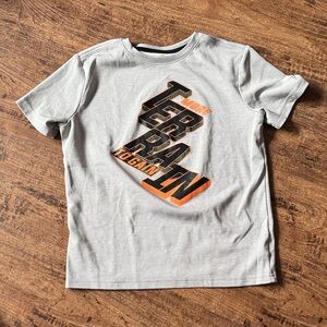 Old Navy Light Gray Graphic Tee with Orange Accents